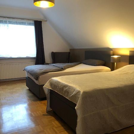 Privatunterkunft "An Der Hecke" Neuss Exterior foto