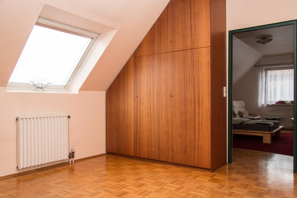 Privatunterkunft "An Der Hecke" Neuss Exterior foto